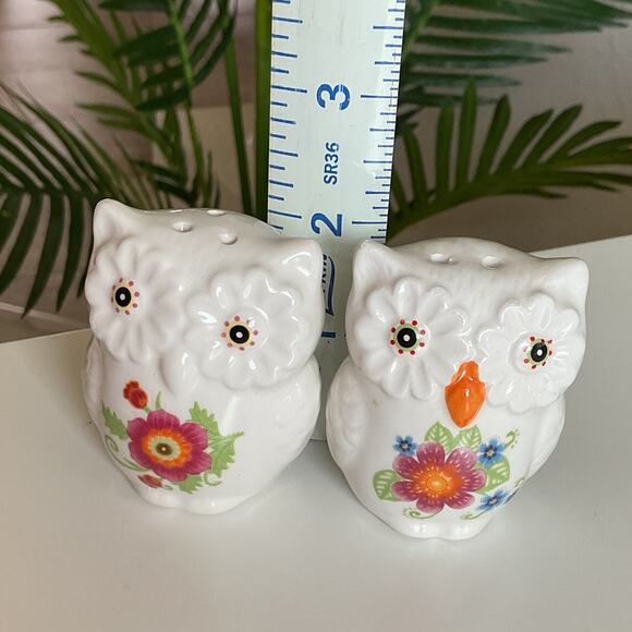 Salt and Pepper Shaker Set Glazed Ceramic Floral Owls 2 inch Tall - Picture 7 of 8